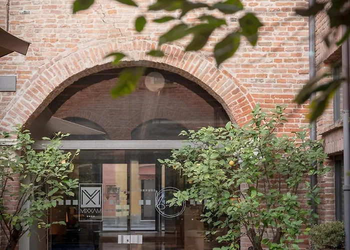 Maxxim & Loft فندق فيرّارا